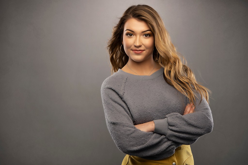 Senior portrait by Scottsville, KY based photographer Jamie Boler of Red Elephant Studio