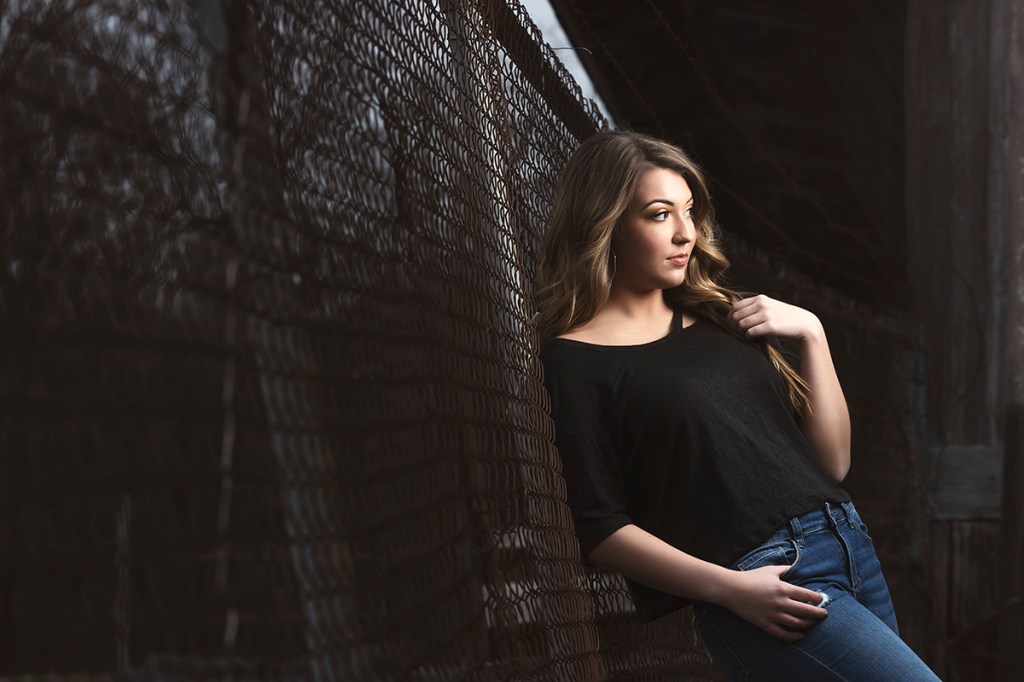 Senior portrait by Scottsville, KY based photographer Jamie Boler of Red Elephant Studio